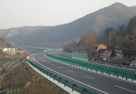 18、陜西省 十堰至天水聯絡線陜西境安康至漢中公路工程